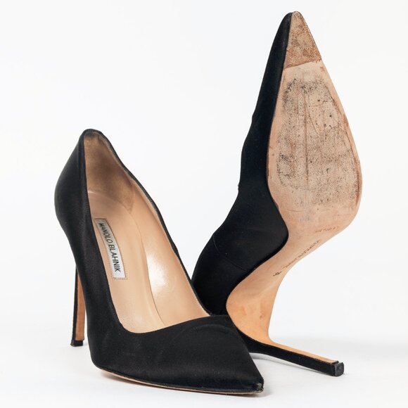 Manolo Blahnik BB Black Satin Pointed-Toe Heels - Picture 4 of 9